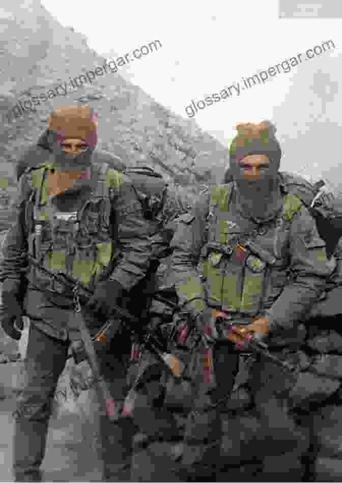 Soviet Soldiers In Afghanistan During The Soviet Afghan War. A Military History Of The Cold War 1962 1991 (Campaigns And Commanders 70)