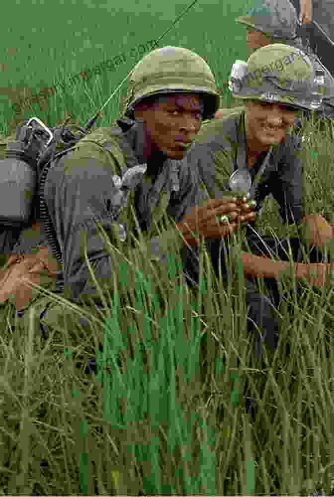 U.S. Soldiers Patrol Through A Rice Paddy During The Vietnam War. A Military History Of The Cold War 1962 1991 (Campaigns And Commanders 70)